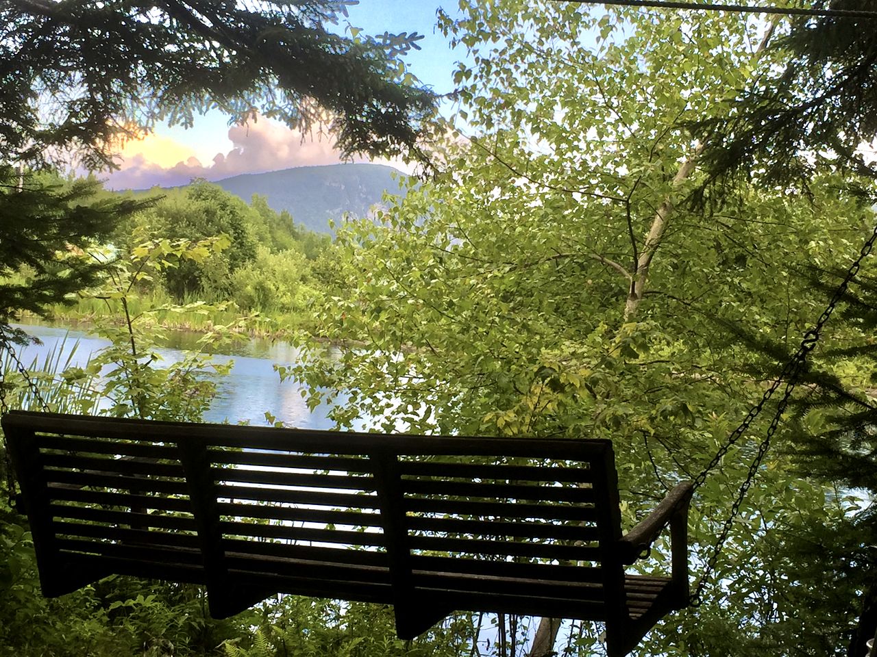 Cozy Off-Grid Cabin with Breathtaking Serene Views for a Peaceful Getaway Surrounded by Nature in Barton, Vermont