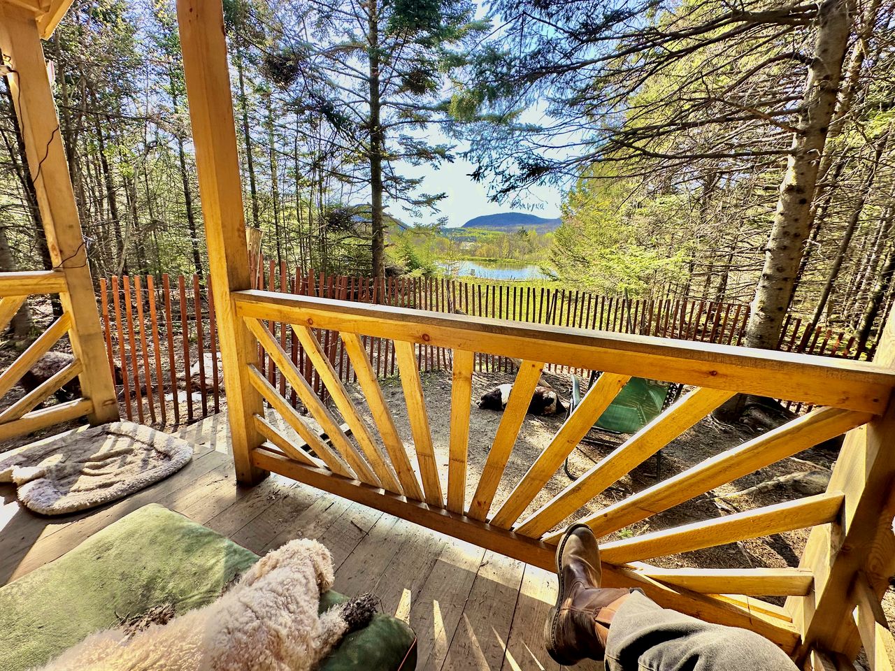 Cozy Off-Grid Cabin with Breathtaking Serene Views for a Peaceful Getaway Surrounded by Nature in Barton, Vermont