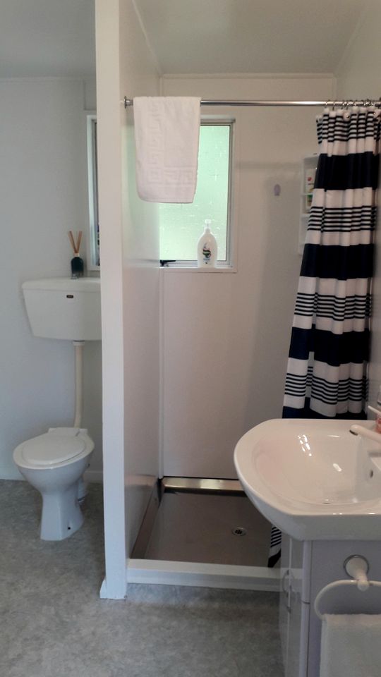 Cozy Private Cottage on a Farm with a Beautiful Patio for an Unforgettable Getaway in Hokitika, South Island