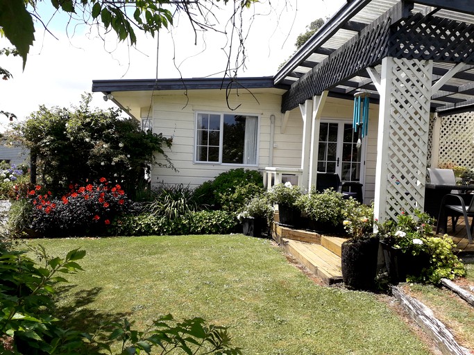 Cottages (New Zealand, Hokitika, South Island)