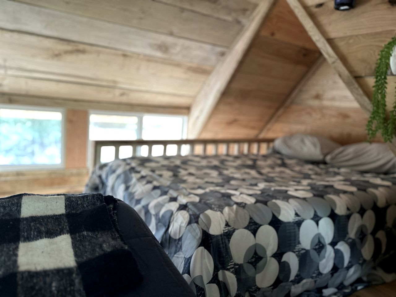 Cozy Secluded Tiny Cabin for a True Getaway in the Outdoors Surrounded by Nature in Simcoe, Ontario