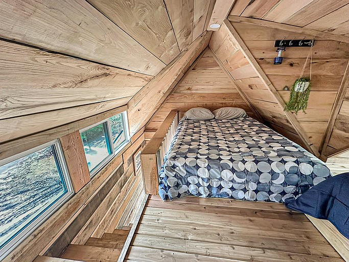 Cabins (Canada, Simcoe, Ontario)