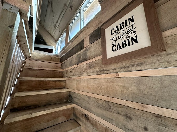 Cabins (Canada, Simcoe, Ontario)