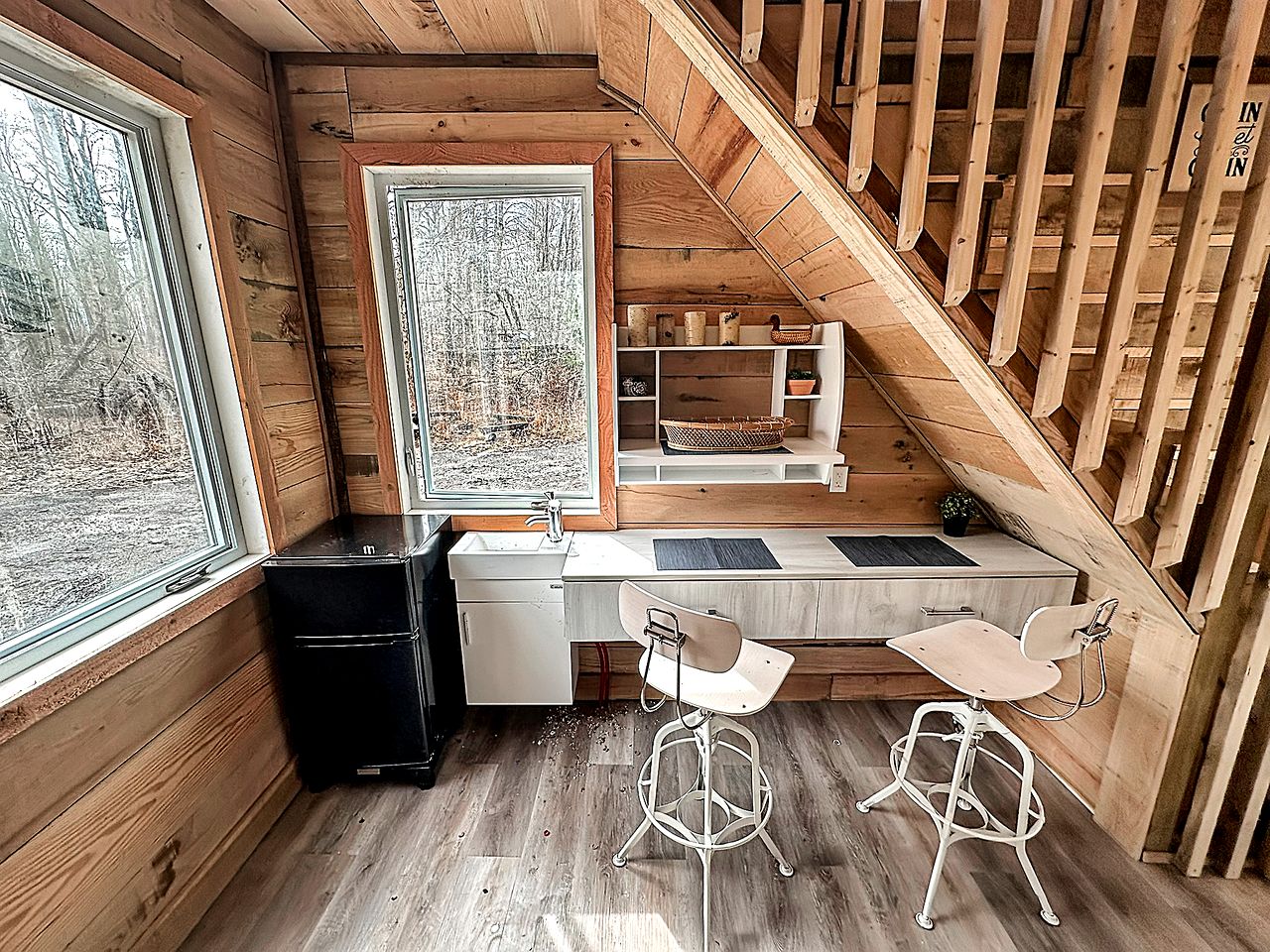 Cozy Secluded Tiny Cabin for a True Getaway in the Outdoors Surrounded by Nature in Simcoe, Ontario