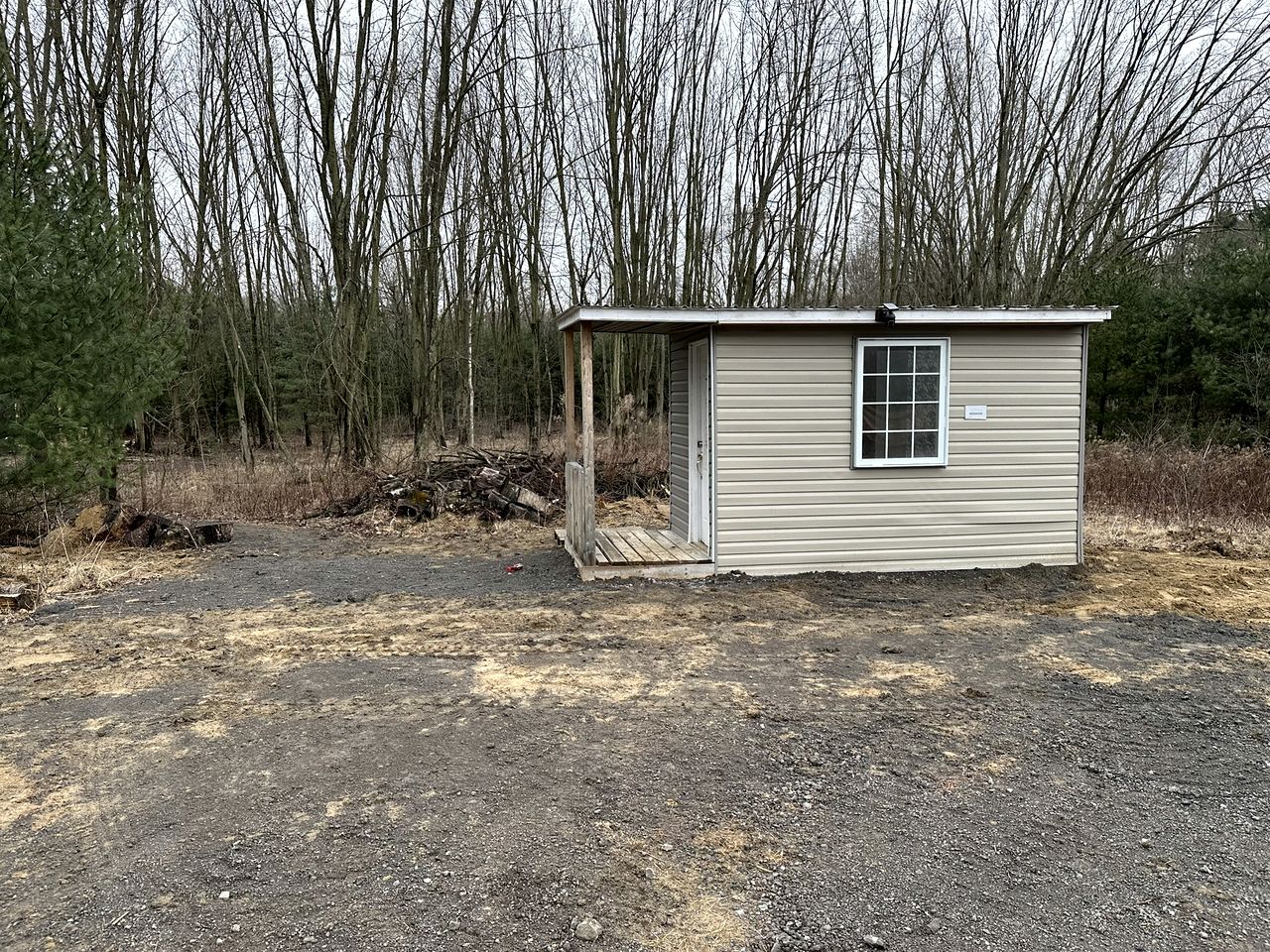 Cozy Secluded Tiny Cabin for a True Getaway in the Outdoors Surrounded by Nature in Simcoe, Ontario