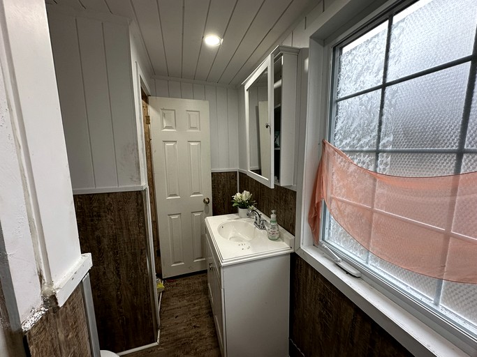 Cabins (Canada, Simcoe, Ontario)
