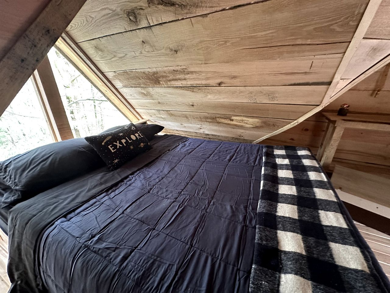 Cozy Secluded Tiny Cabin for a True Getaway in the Outdoors Surrounded by Nature in Simcoe, Ontario