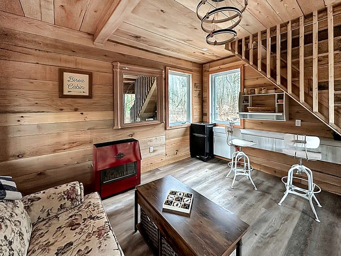 Cabins (Canada, Simcoe, Ontario)