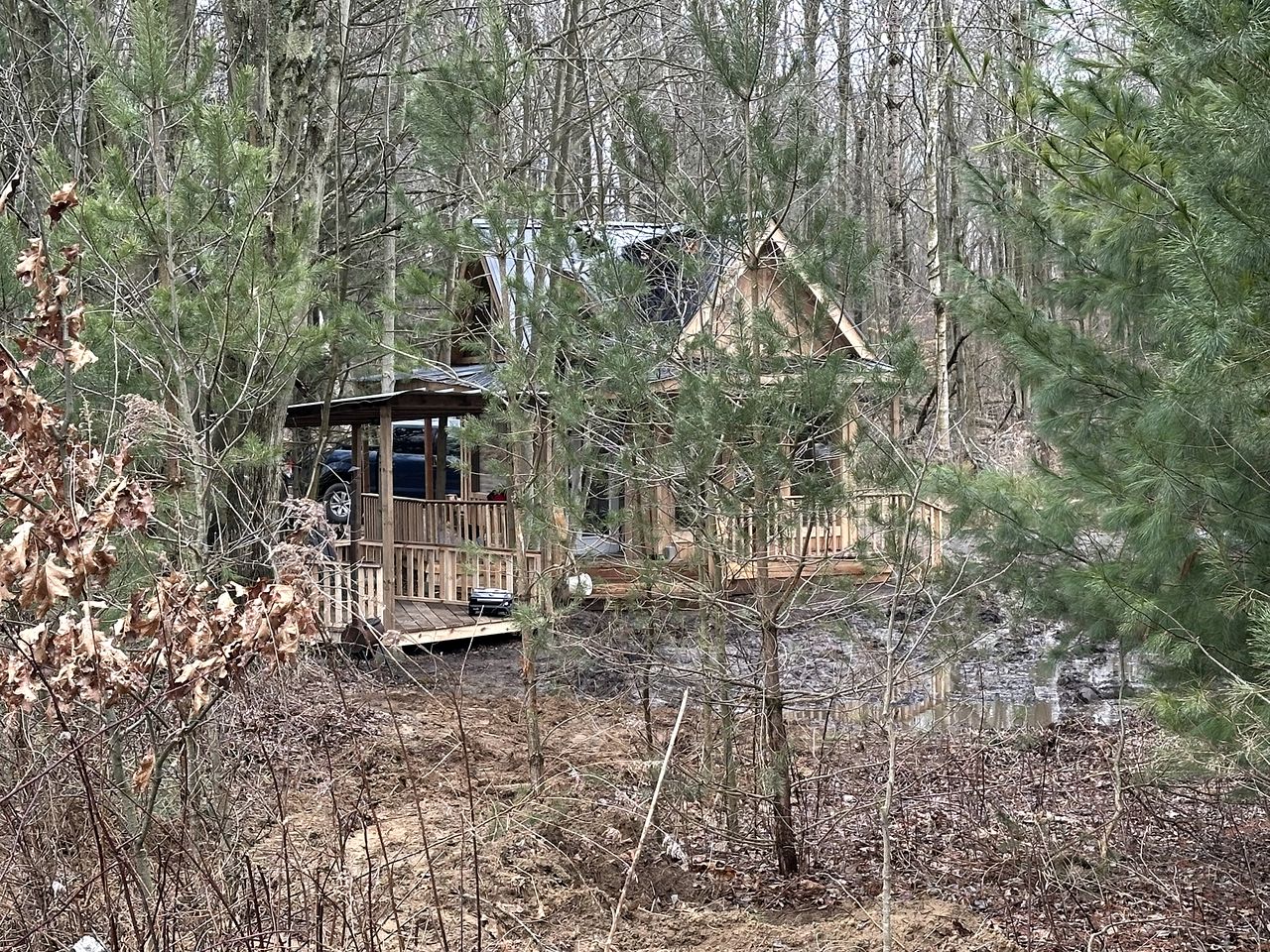 Cozy Secluded Tiny Cabin for a True Getaway in the Outdoors Surrounded by Nature in Simcoe, Ontario