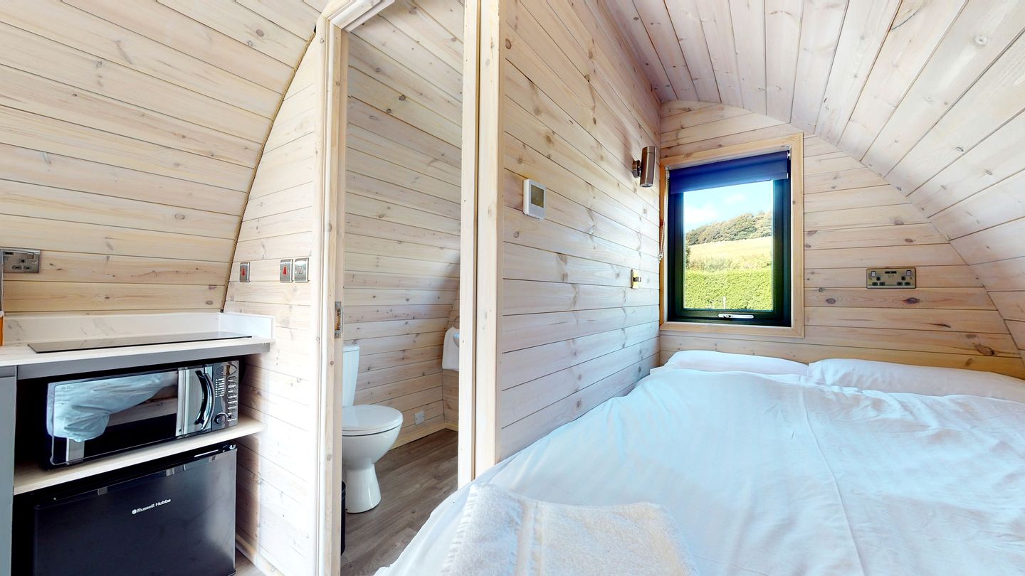 Luxurious Dog-Friendly Pod in the Rolling Countryside of Lancaster for a Unique Glamping Experience in England