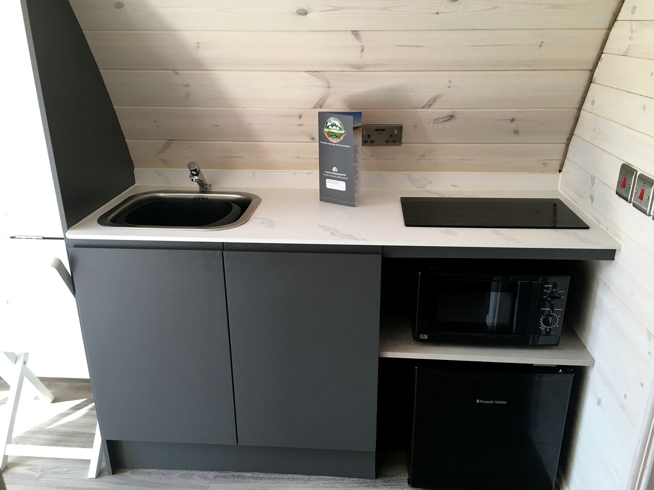 Luxurious Dog-Friendly Pod in the Rolling Countryside of Lancaster for a Unique Glamping Experience in England
