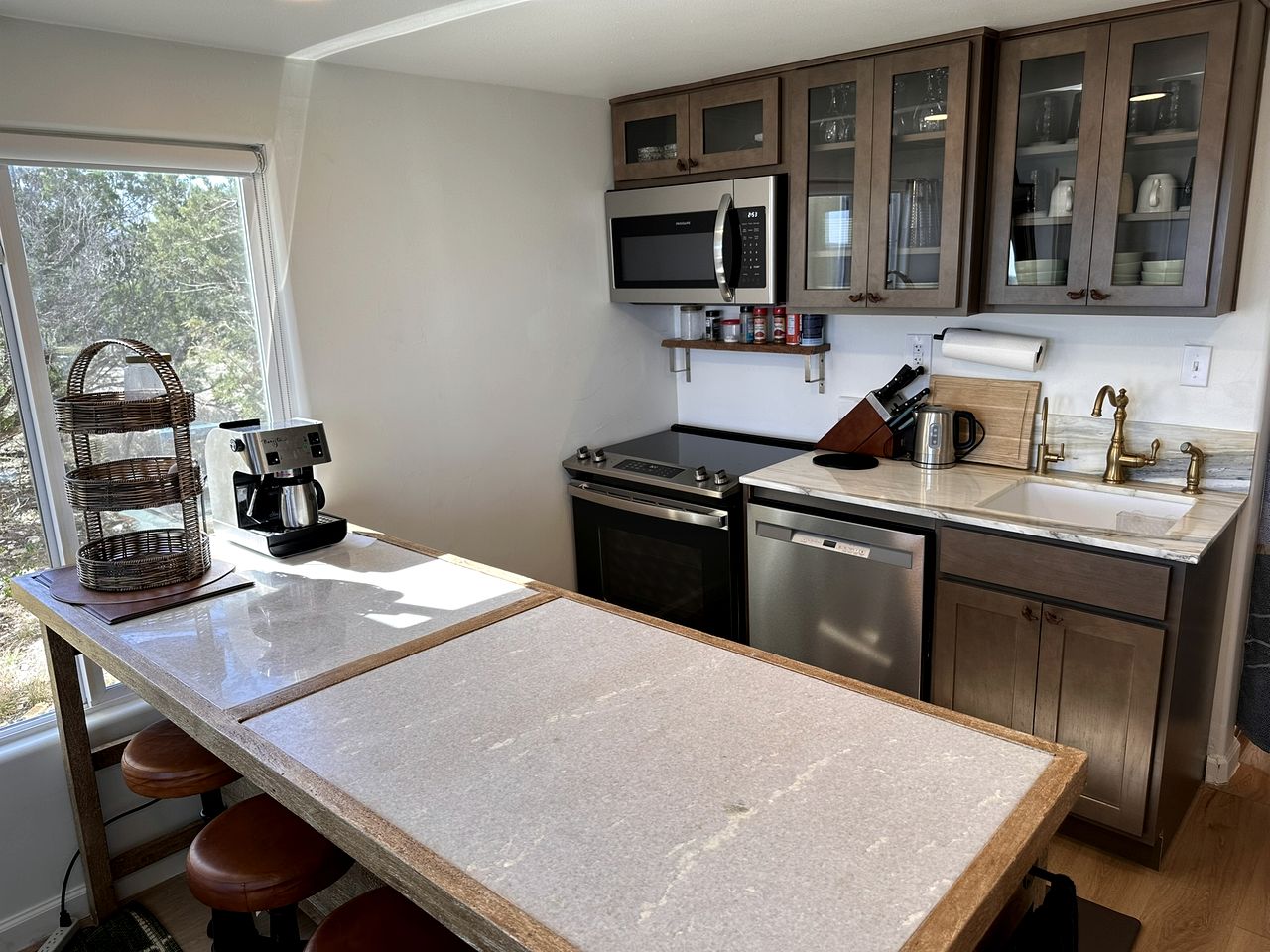 Peaceful Cottage Retreat with Incredible Views in the Hills near Leakey, Texas