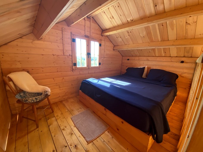 Cabins (Canada, Perth Road, Ontario)