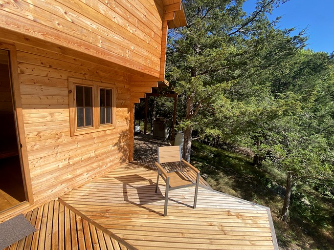 Cabins (Canada, Perth Road, Ontario)