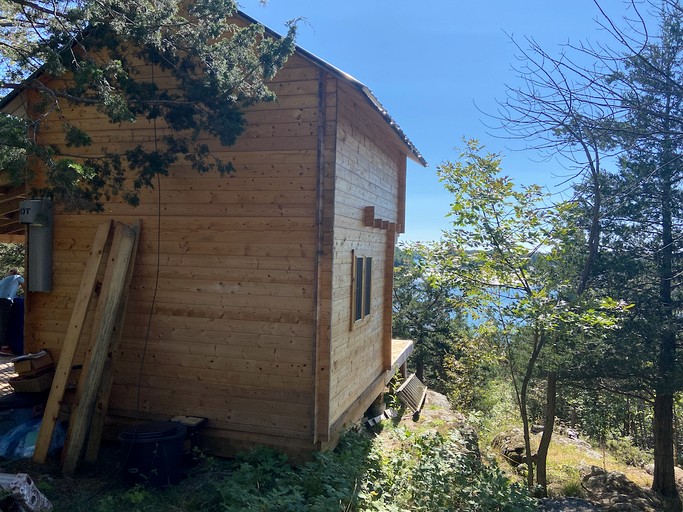 Cabins (Canada, Perth Road, Ontario)