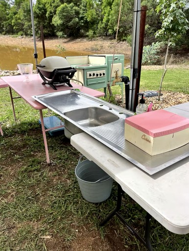 Caravans (Australia, Oakdale, New South Wales)