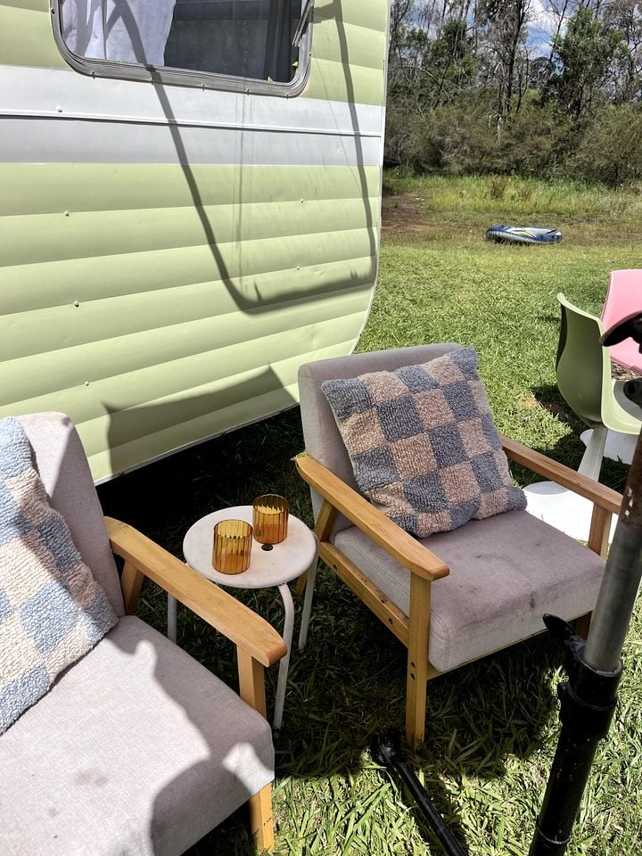 Cute Retro Caravan for a Unique Romantic Getaway Next to the Water near Oakdale, New South Wales