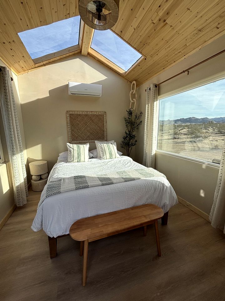 Delightful Cozy Cabin for a Serene Couples Retreat in Joshua Tree, California