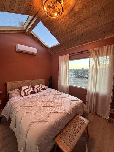 Delightful Cozy Cabin for a Serene Couples Retreat in Joshua Tree, California | Cabins (Joshua Tree, California, United States of America)