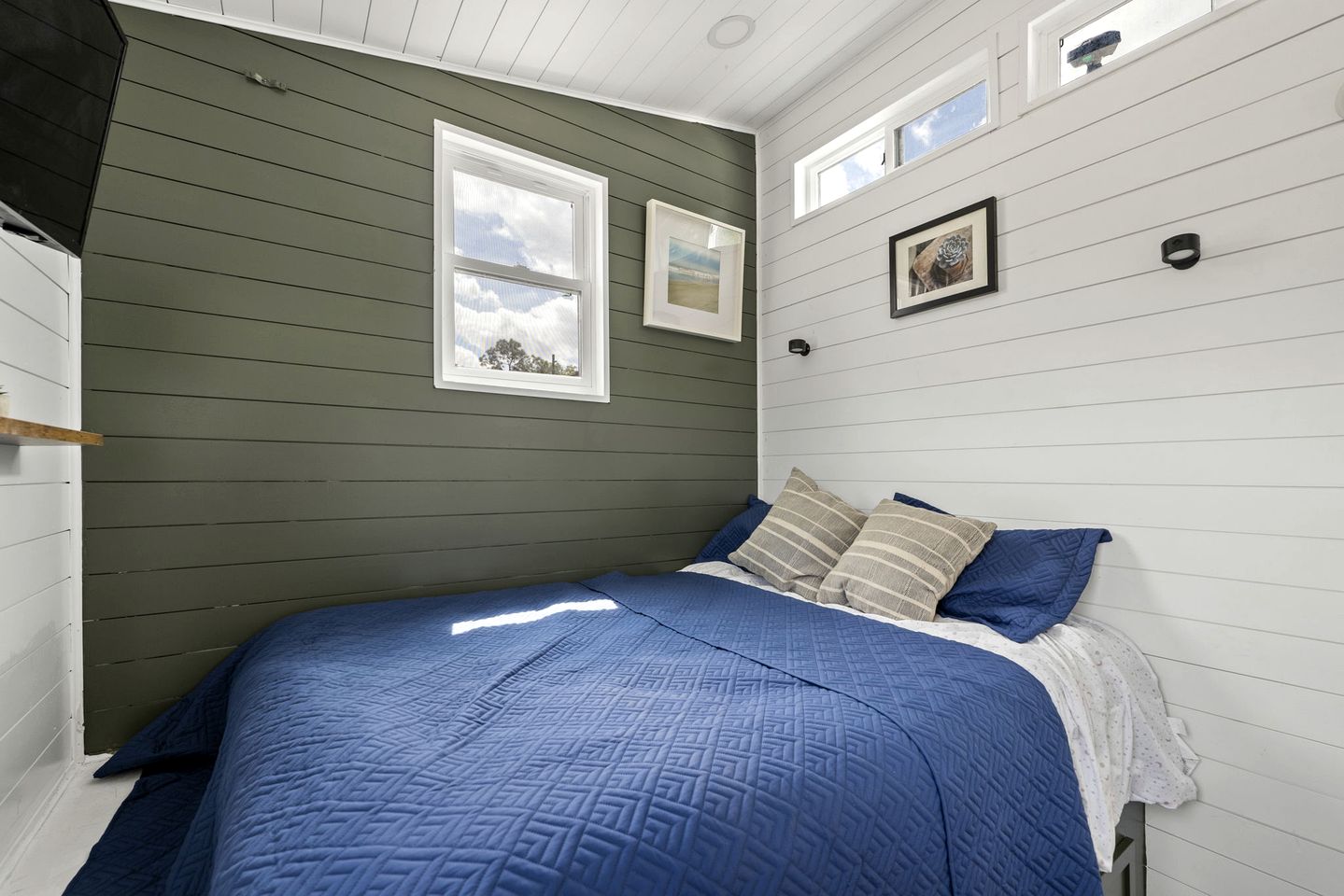 Charming Tiny House Next to Pond in Jacksonville, Florida