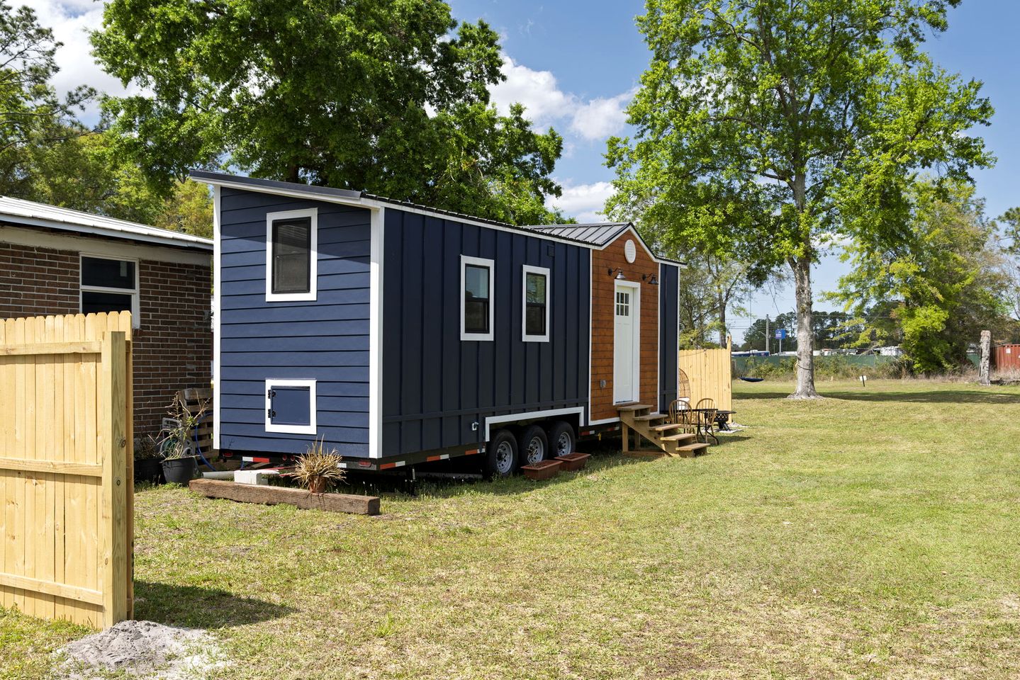 Charming Tiny House Next to Pond in Jacksonville, Florida