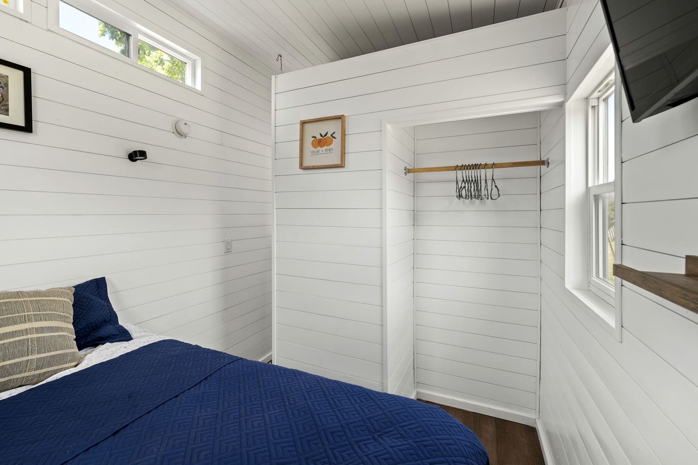 Charming Tiny House Next to Pond in Jacksonville, Florida