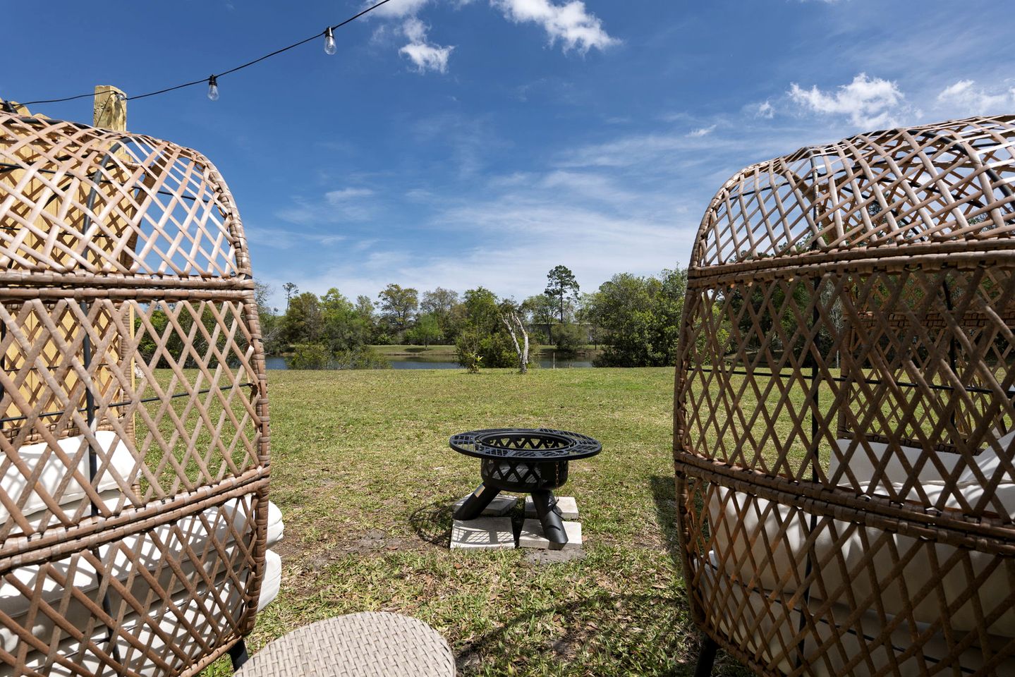 Charming Tiny House Next to Pond in Jacksonville, Florida
