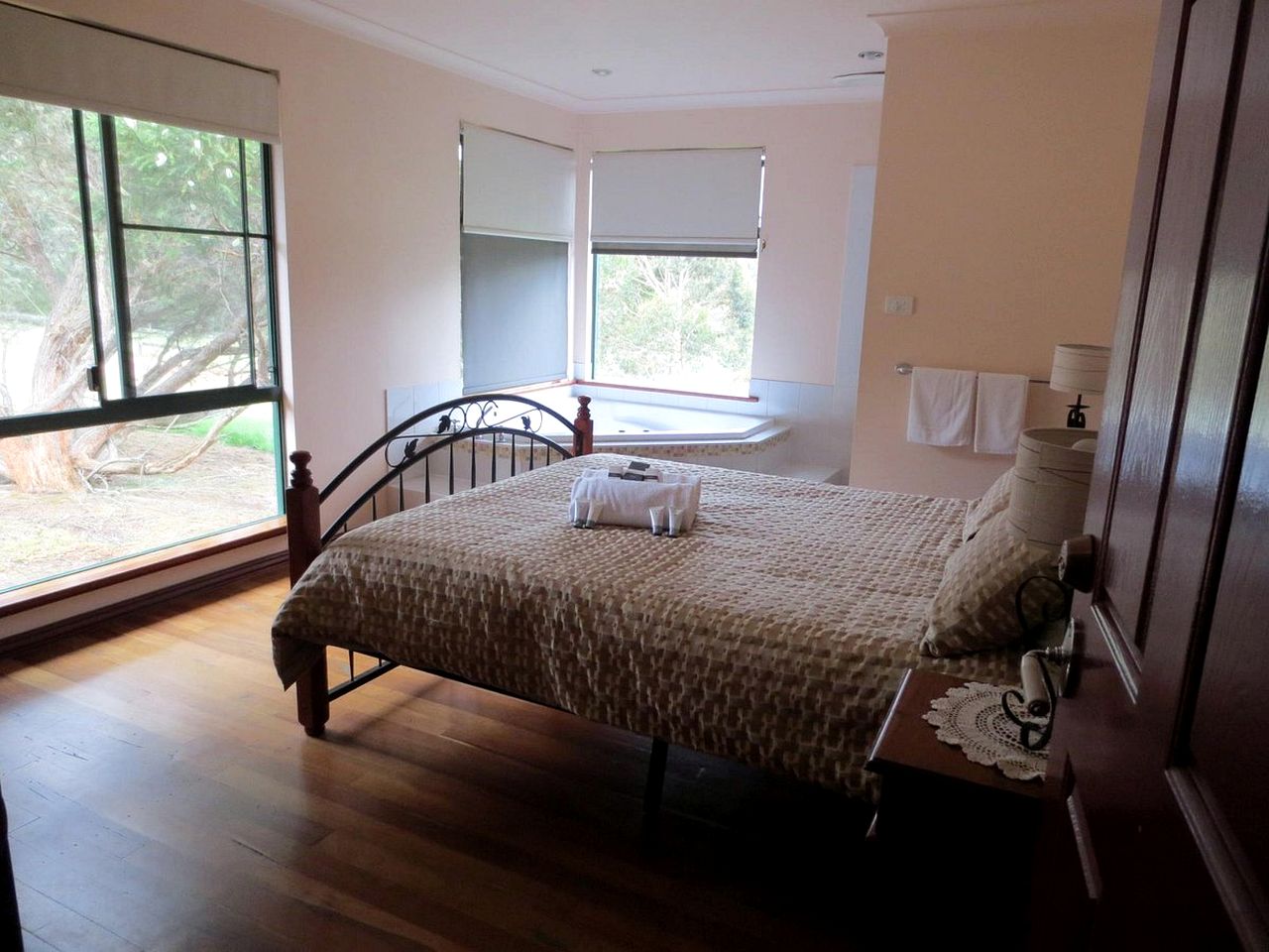 Amazing Spacious Cabin Surrounded by Old-Growth Forest for a Peaceful Escape in Walpole, Western Australia