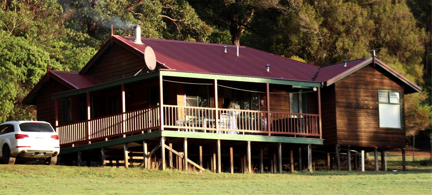 Amazing Spacious Cabin Surrounded by Old-Growth Forest for a Peaceful Escape in Walpole, Western Australia