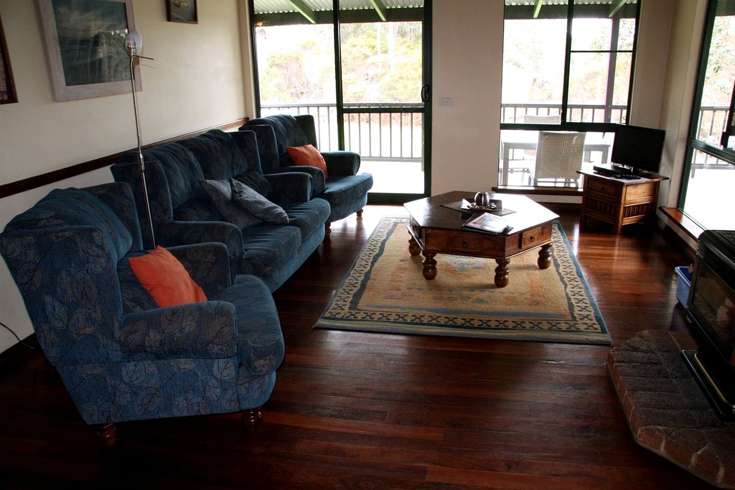 Amazing Spacious Cabin Surrounded by Old-Growth Forest for a Peaceful Escape in Walpole, Western Australia