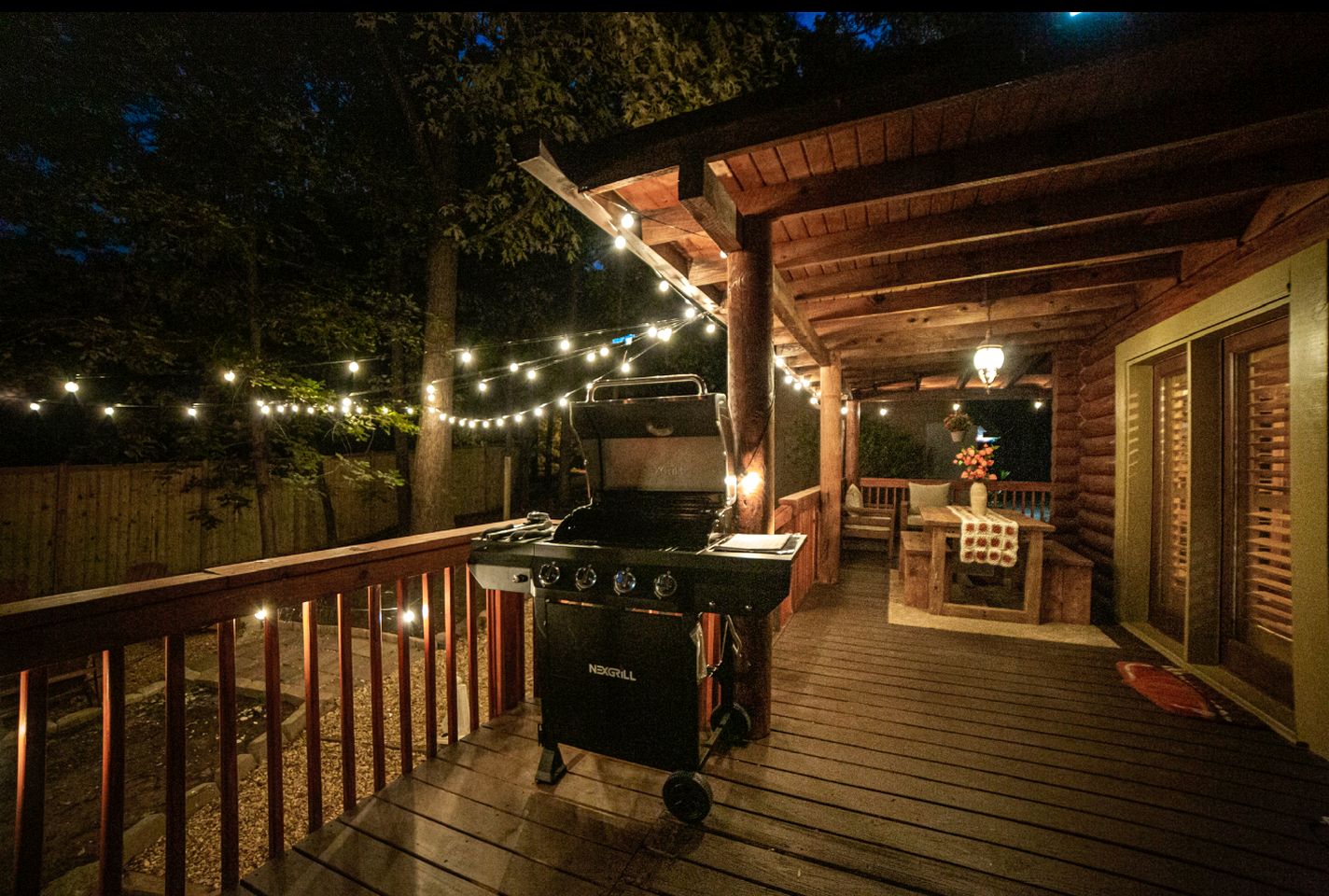 Peaceful Luxurious Cabin with Barrel Sauna, Hot Tub, and Fire Pit for an Amazing Relaxing Getaway in Nature in McDonough, Georgia