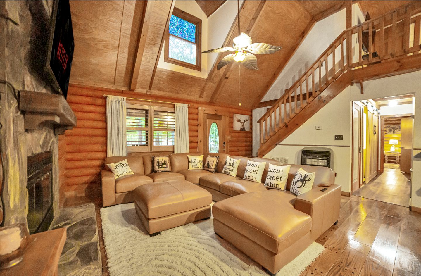 Peaceful Luxurious Cabin with Barrel Sauna, Hot Tub, and Fire Pit for an Amazing Relaxing Getaway in Nature in McDonough, Georgia