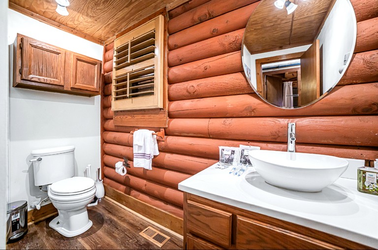 Cabins (United States of America, McDonough, Georgia)