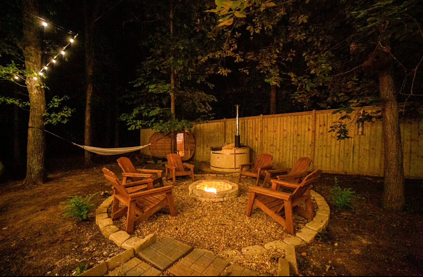 Peaceful Luxurious Cabin with Barrel Sauna, Hot Tub, and Fire Pit for an Amazing Relaxing Getaway in Nature in McDonough, Georgia