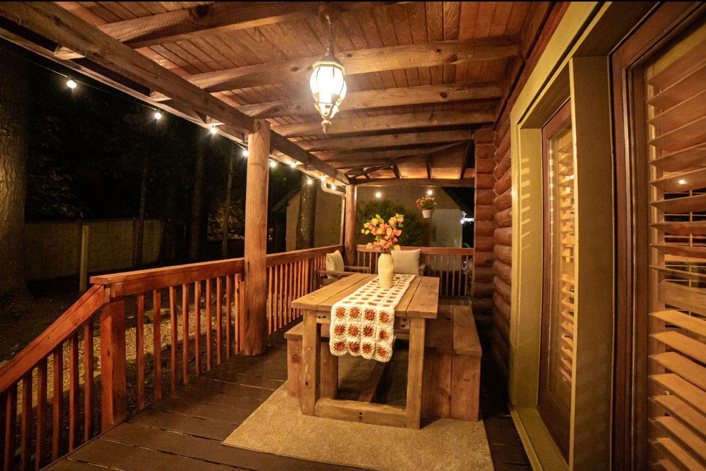 Peaceful Luxurious Cabin with Barrel Sauna, Hot Tub, and Fire Pit for an Amazing Relaxing Getaway in Nature in McDonough, Georgia