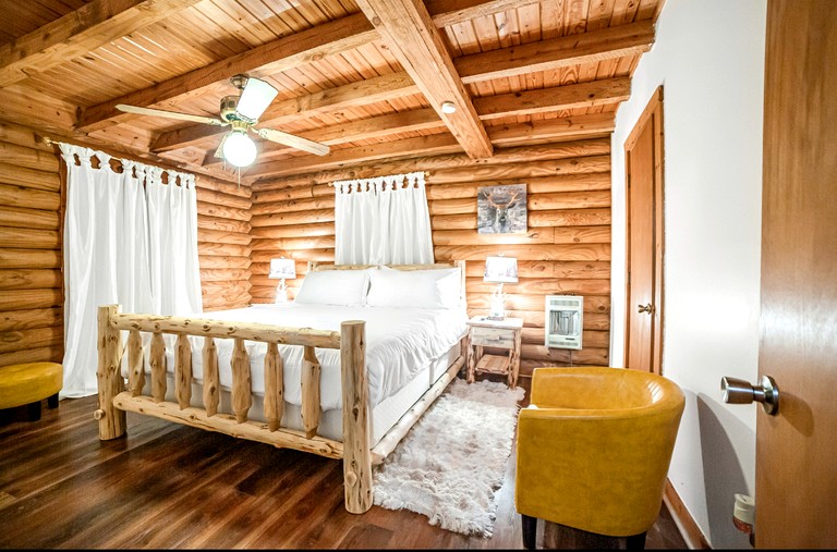 Cabins (United States of America, McDonough, Georgia)
