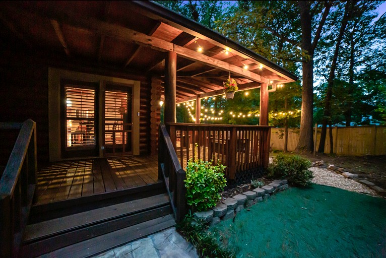 Cabins (United States of America, McDonough, Georgia)