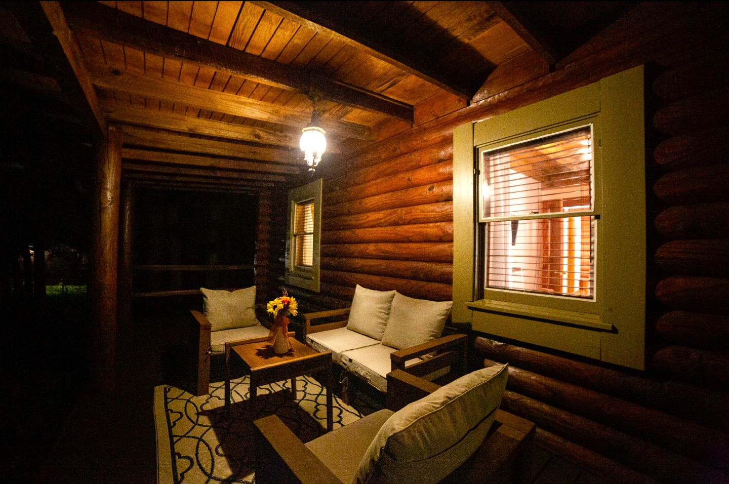 Peaceful Luxurious Cabin with Barrel Sauna, Hot Tub, and Fire Pit for an Amazing Relaxing Getaway in Nature in McDonough, Georgia