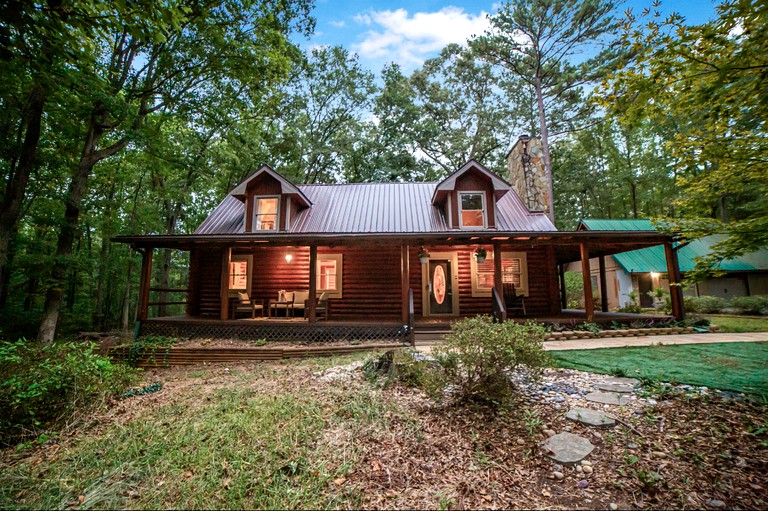 Cabins (United States of America, McDonough, Georgia)