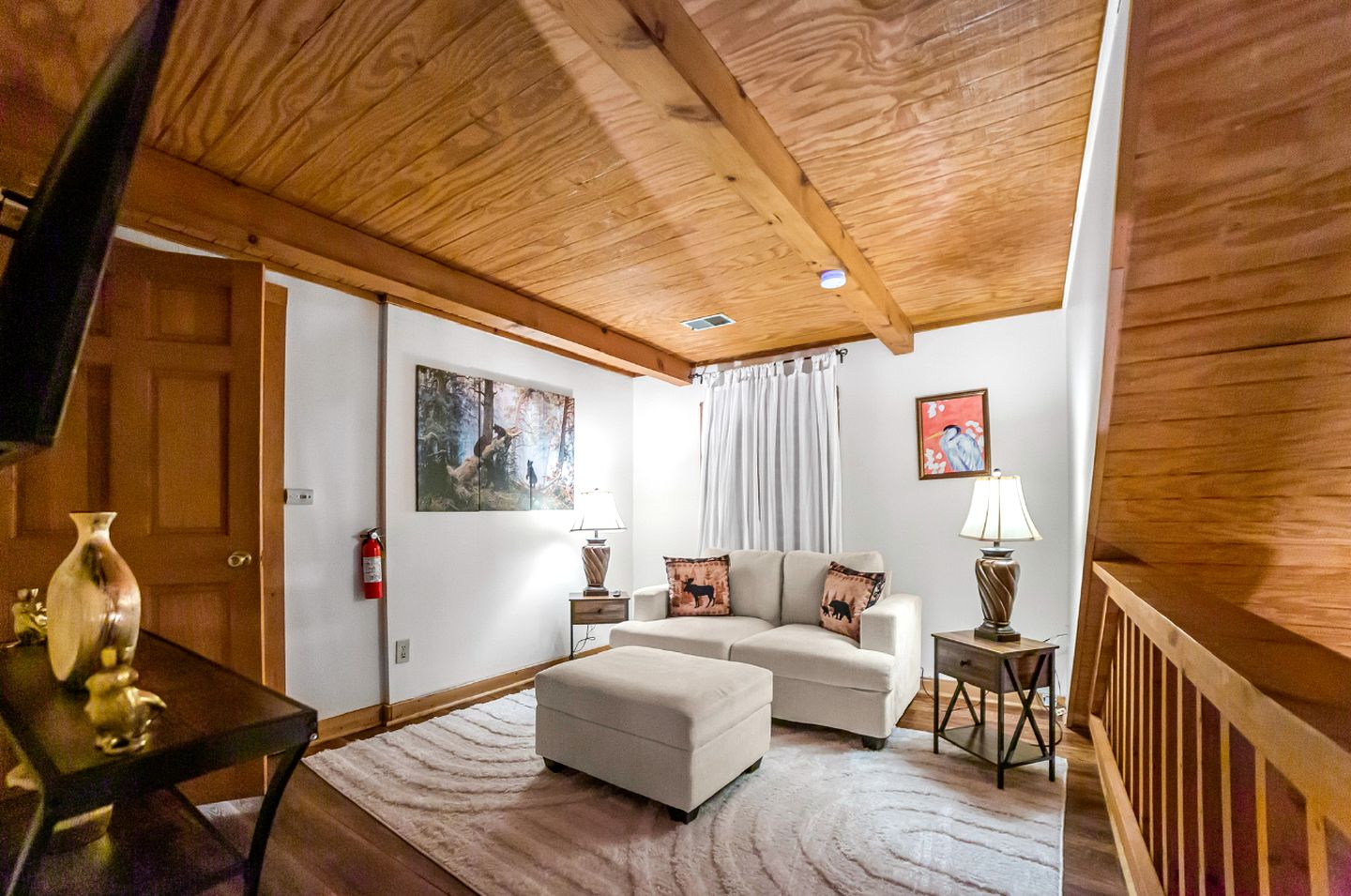 Peaceful Luxurious Cabin with Barrel Sauna, Hot Tub, and Fire Pit for an Amazing Relaxing Getaway in Nature in McDonough, Georgia
