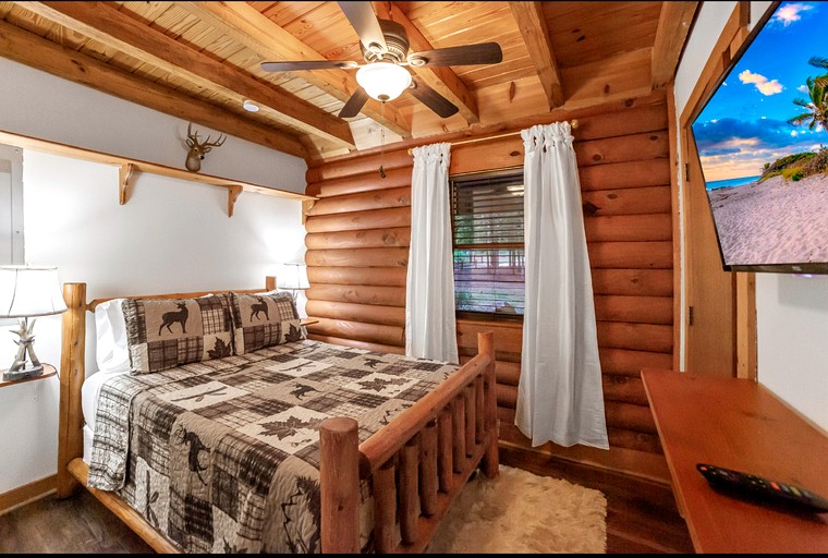 Cabins (United States of America, McDonough, Georgia)