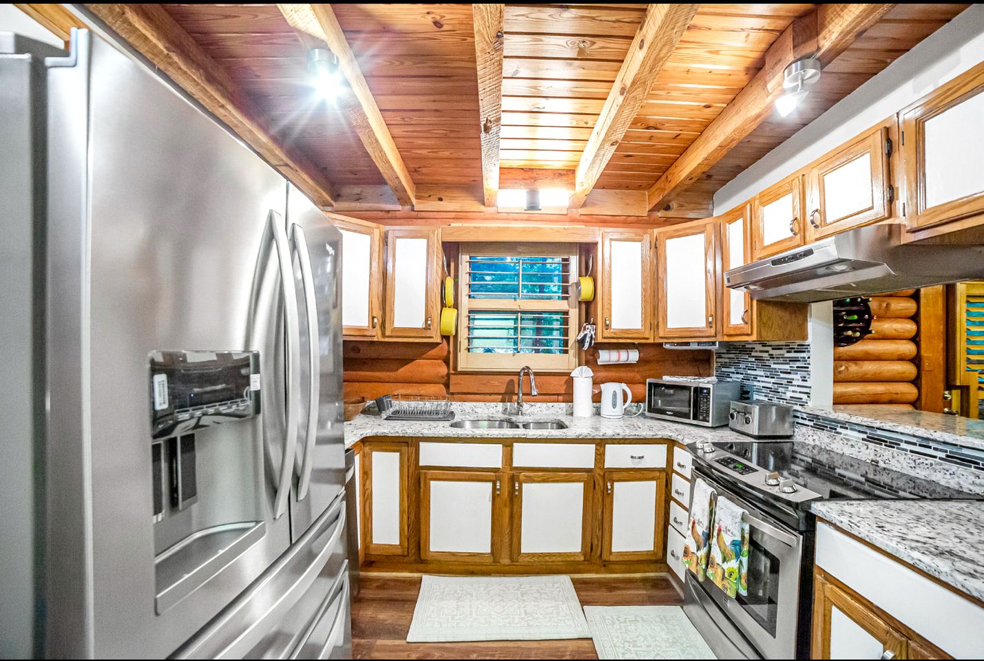 Peaceful Luxurious Cabin with Barrel Sauna, Hot Tub, and Fire Pit for an Amazing Relaxing Getaway in Nature in McDonough, Georgia