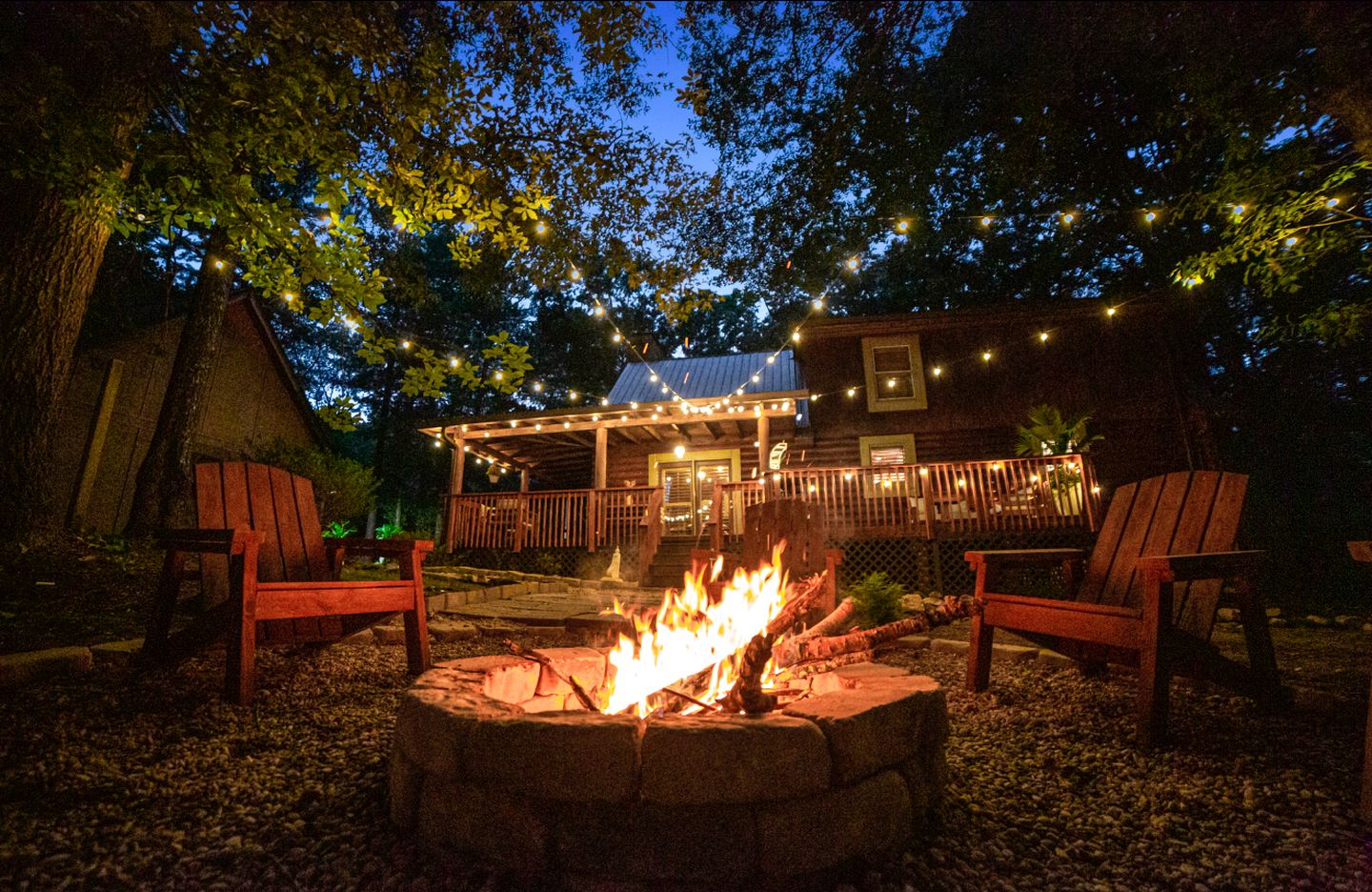 Peaceful Luxurious Cabin with Barrel Sauna, Hot Tub, and Fire Pit for an Amazing Relaxing Getaway in Nature in McDonough, Georgia
