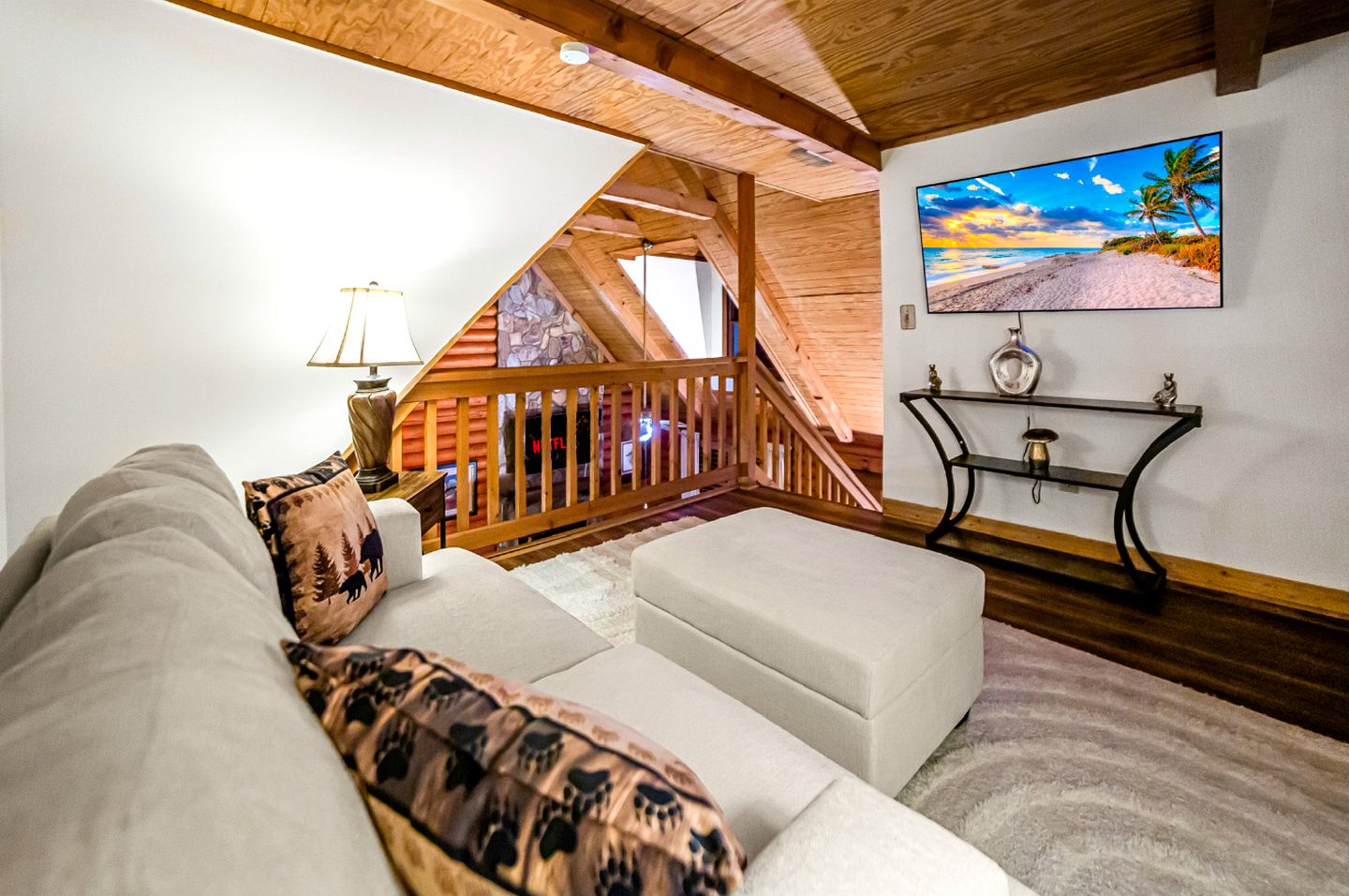 Peaceful Luxurious Cabin with Barrel Sauna, Hot Tub, and Fire Pit for an Amazing Relaxing Getaway in Nature in McDonough, Georgia