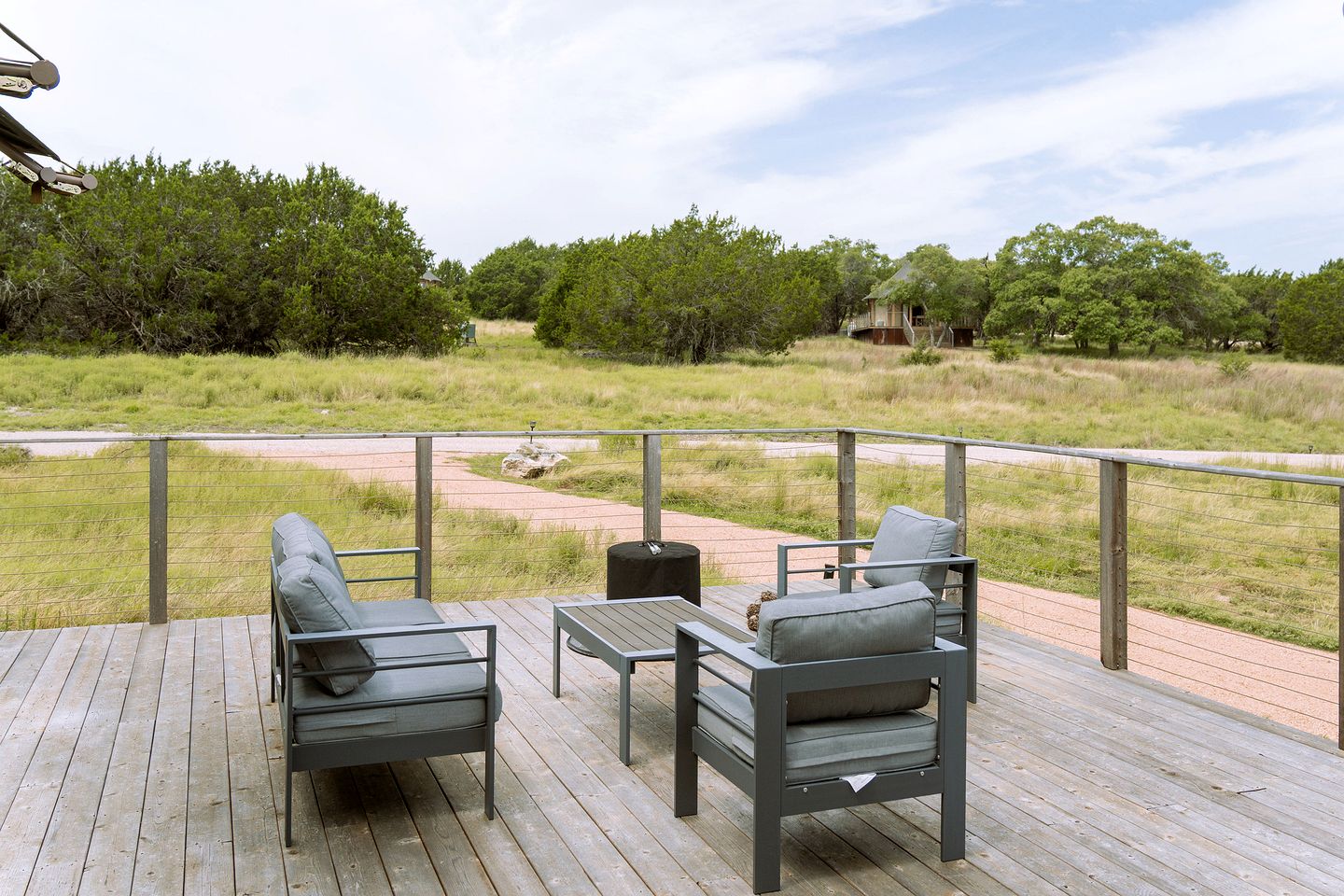 Incredible Glamping Lodge with Spacious Lounge and BBQ on the Wrap-Around Deck in Stonewall, Texas