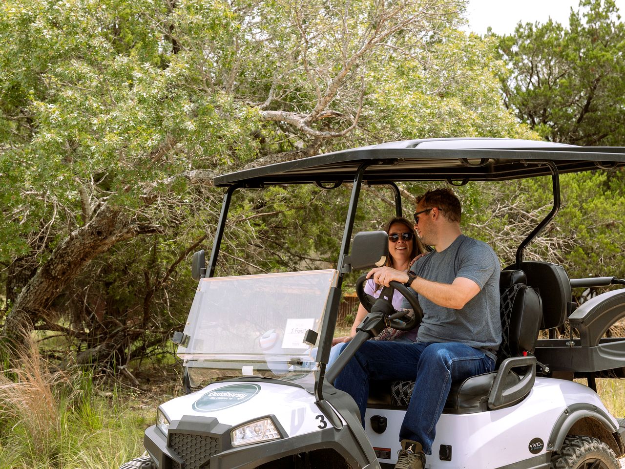 Incredible Glamping Lodge with Spacious Lounge and BBQ on the Wrap-Around Deck in Stonewall, Texas