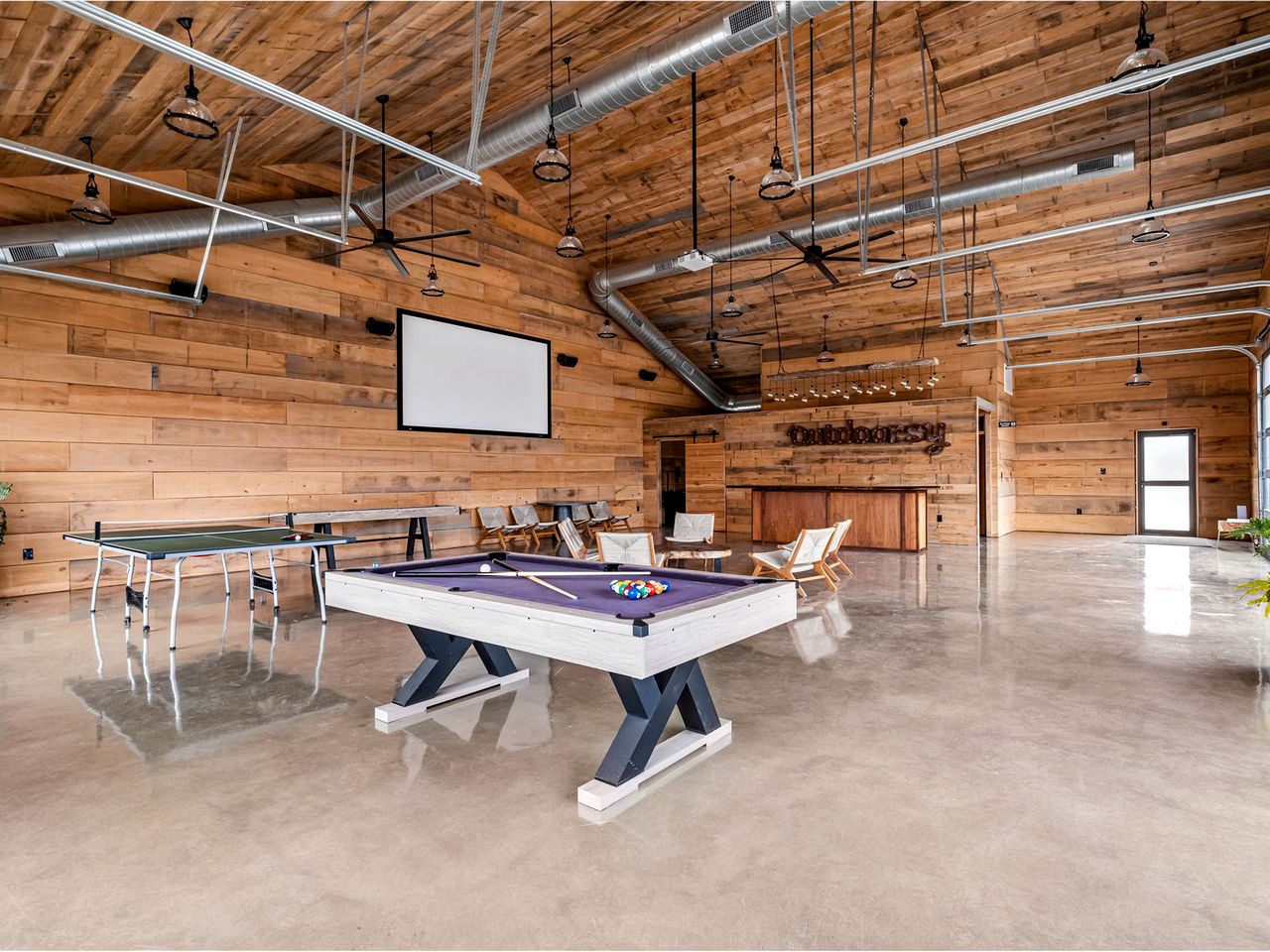 Beautiful Glamping Lodge with Mini-Bar and Fire Pit for an Unforgettable Escape in Stonewall, Texas