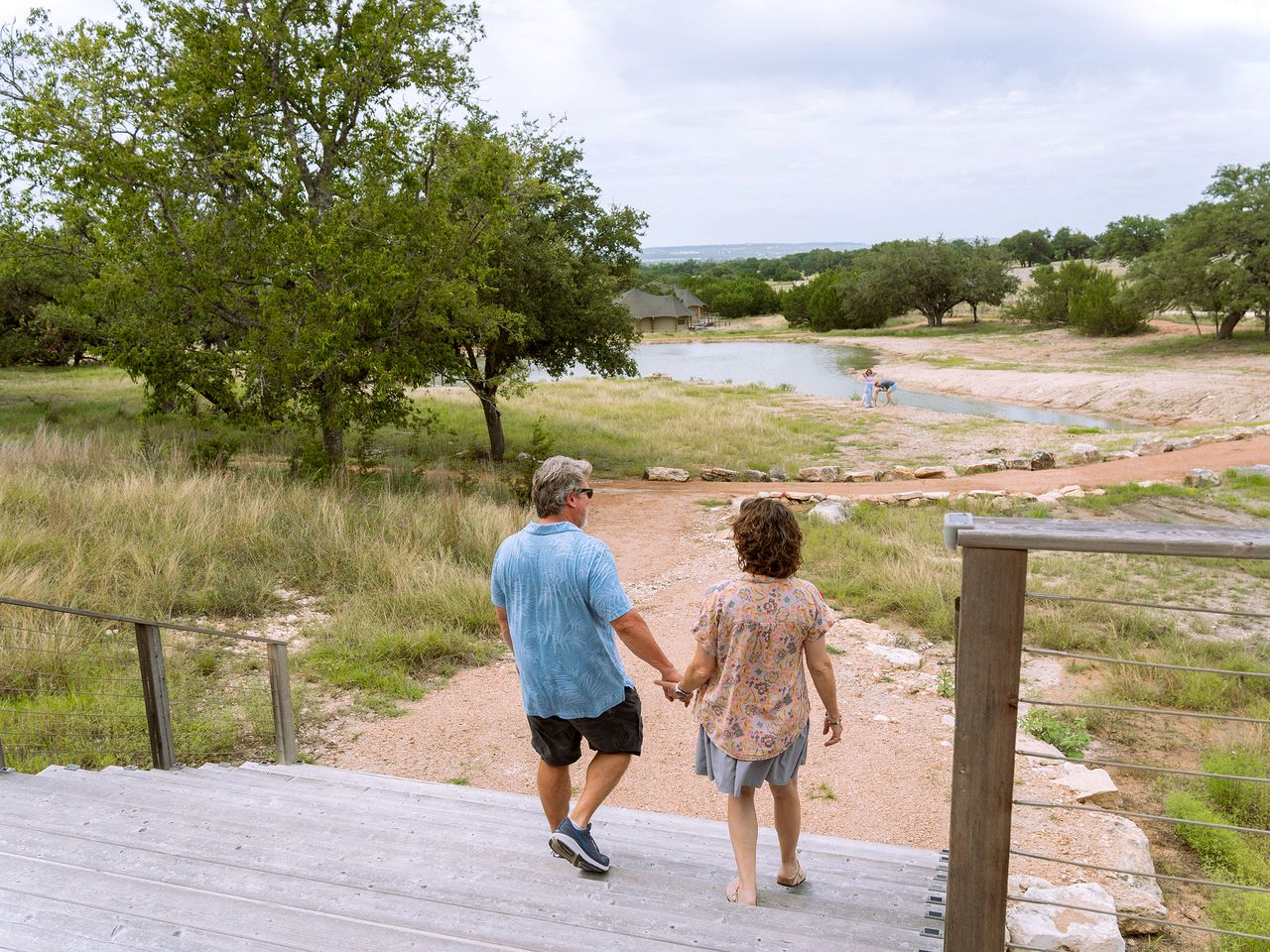 Beautiful Glamping Lodge with Mini-Bar and Fire Pit for an Unforgettable Escape in Stonewall, Texas