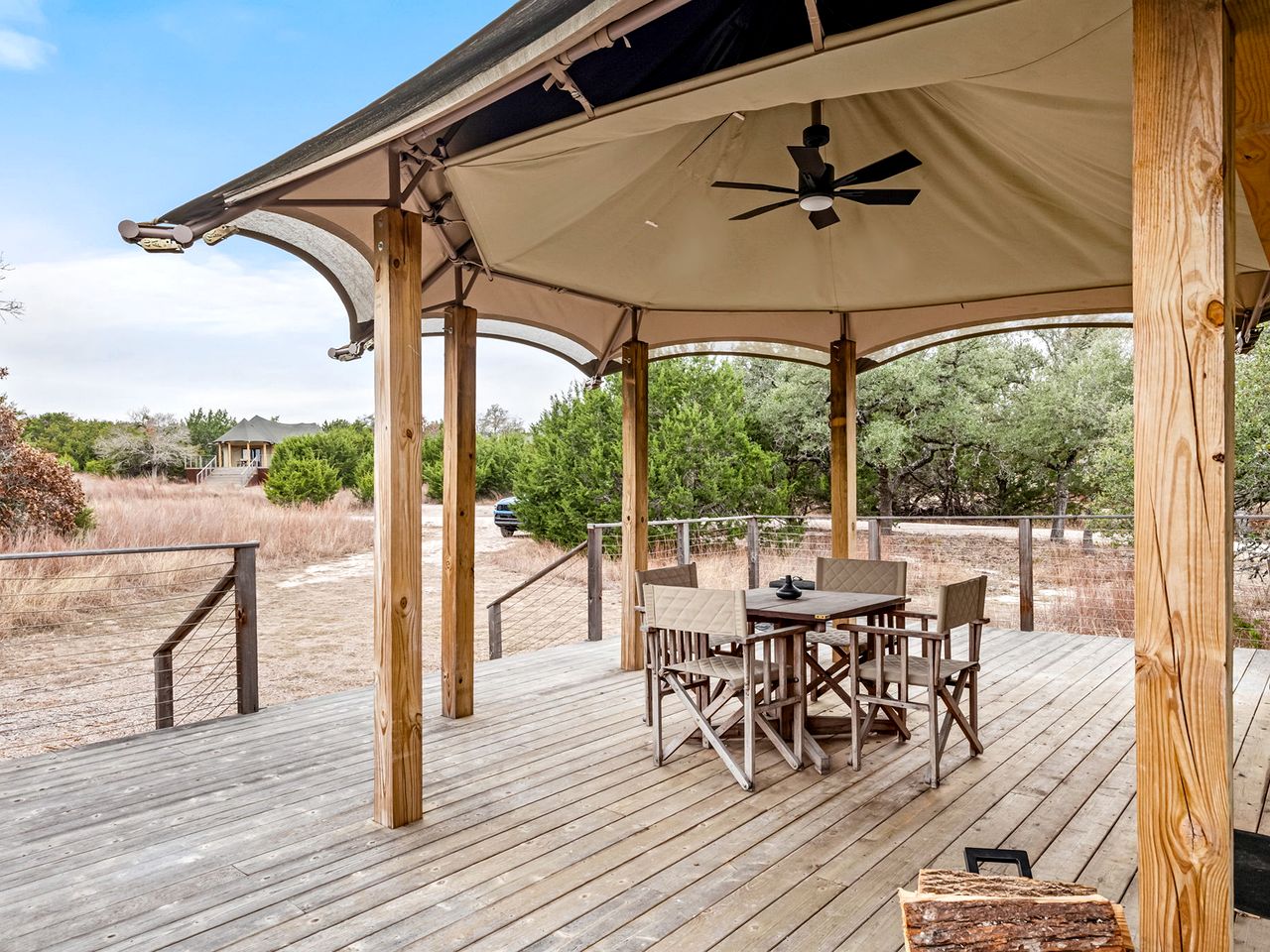 Beautiful Glamping Lodge with Mini-Bar and Fire Pit for an Unforgettable Escape in Stonewall, Texas