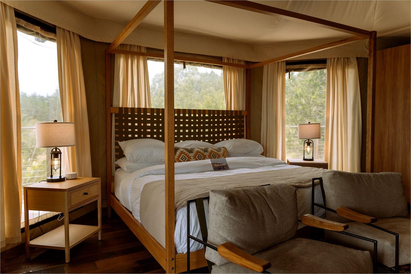 Luxurious Glamping Lodge with Wrap-Around Deck for an Amazing Getaway in Stonewall, Texas